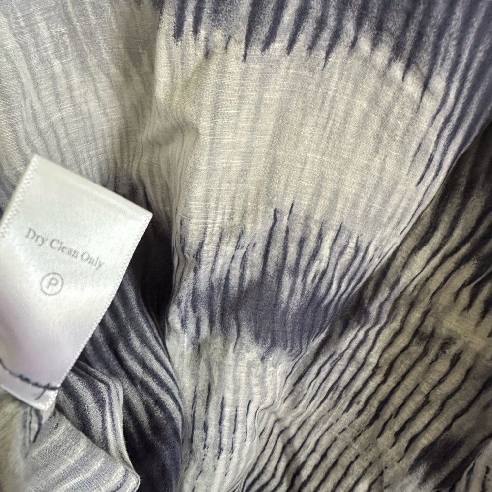 Button Down Shirt Blue and White Printed Women’s Plus 2X (20W-22W) - Picture 7 of 7